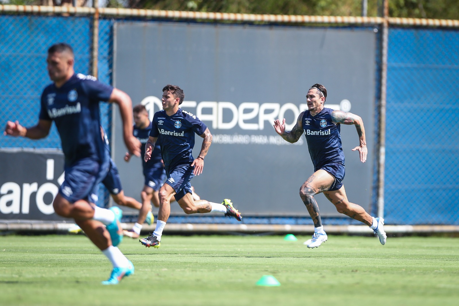 Grêmio se reapresenta após assegurar classificação para semifinal do