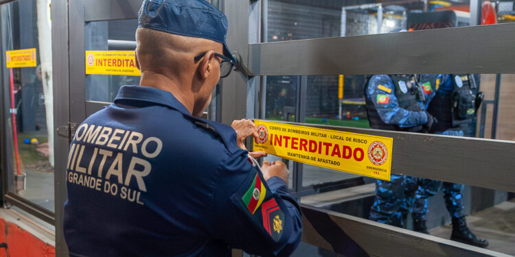 Força-tarefa interdita e notifica restaurantes com irregulares na região metropolitana