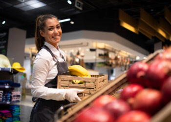 Fim da escala 6×1 é confirmado por rede de supermercados beneficiando todos funcionários