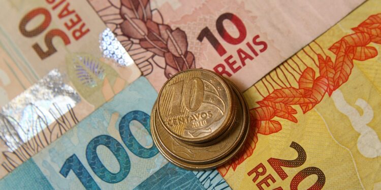 Reajuste superior a 5% no piso salarial é aprovado e entra em vigor para todos trabalhadores do Estado