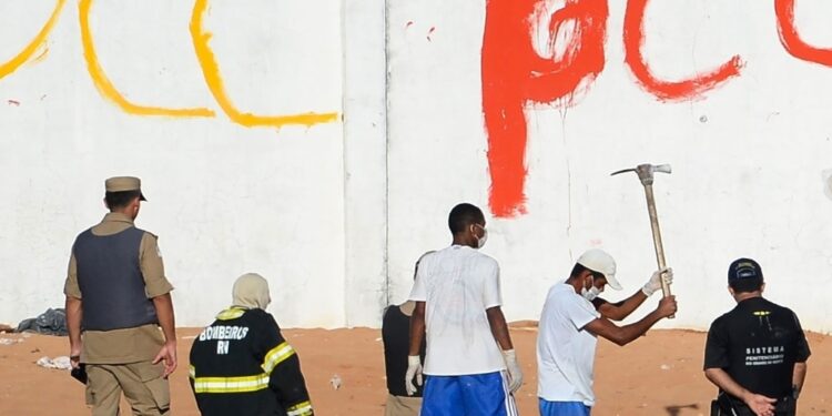 Governo brasileiro fica em alerta de intervenção americana, após facções serem classificadas como terroristas
