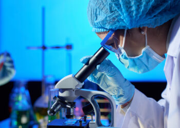 Gênio brasileiro começa faculdade de biomedicina sem ainda ter saído do ensino fundamental