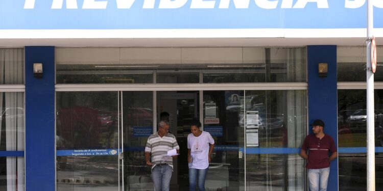 Falha no sistema do INSS causa vazamento de dados de mais de um milhão de segurados