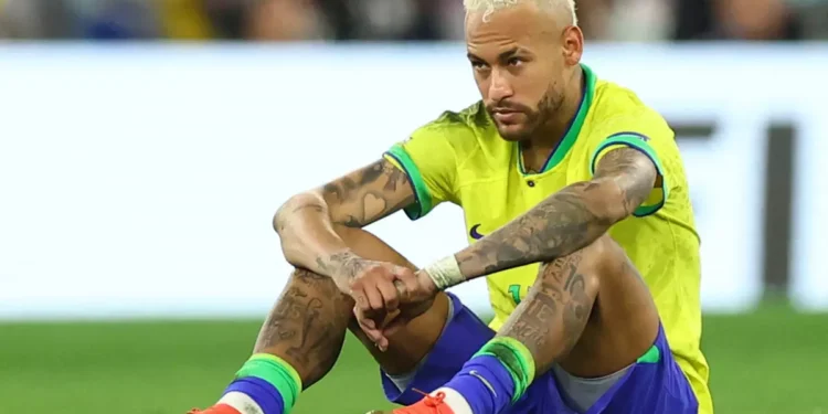 Neymar não treina com a Seleção Brasileira e presença na Copa do Mundo é incerta