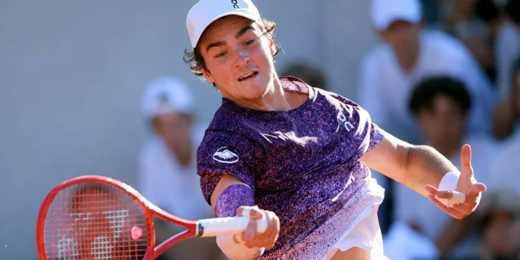 Brasileiro enfrentará um dos maiores da história em Roland Garros