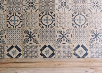 Adeus azulejos: nova tendência para cozinhas tem instalação simplificada e boa aparência