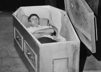 Relembre a história de Mick Meany: o homem que sobreviveu a 61 dias enterrado