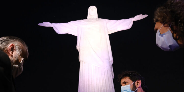 Vítimas da pandemia são homenageadas pelo Ministério da Saúde em capitais brasileiras