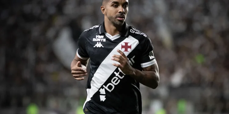 Na pré-lista da Seleção, lateral deixa gramado lesionado e deve ficar fora da Copa do Mundo