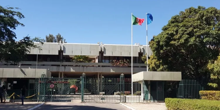Advogado acusa consulado de negar vistos para brasileiros para arrecadar mais dinheiro