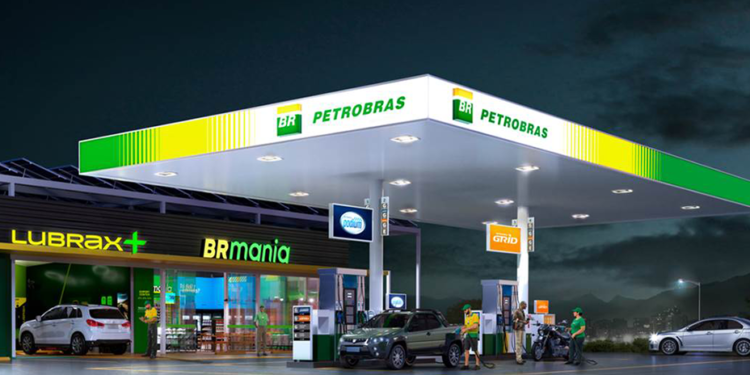 Petrobras notifica postos e combustível ficará mais caro no Brasil