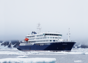 Passageiros de cruzeiro contaminado testam positivo para o hantavírus após saída de navio