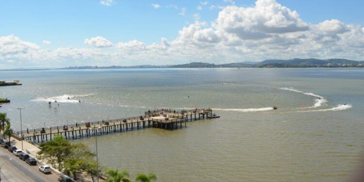 Investigação confirma presença de superbactéria no Guaíba