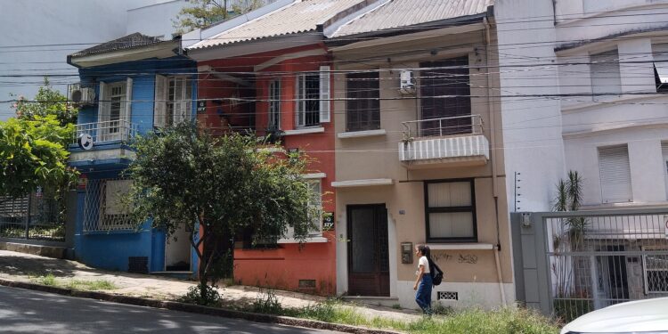Cidade brasileira é considerada inimiga dos idosos por falta de estrutura nas ruas