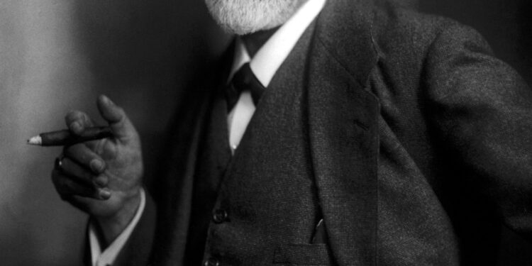 Sigmund Freud, importante psicanalista, refletiu sobre a inveja: “Você foi criticado porque teve coragem de ser quem os outros não conseguem”