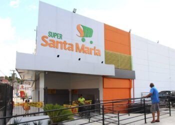 Com uma folga no meio e outra no fim de semana, escala 5×2 começa a ser adotada em rede de supermercados