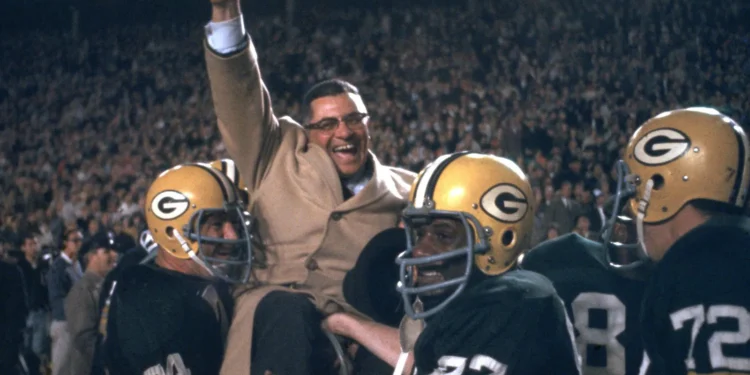 Vince Lombardi, lenda do futebol americano, sobre dedicação: “A diferença entre uma pessoa bem-sucedida e uma malsucedida não é a falta de força ou conhecimento, mas a falta de vontade”
