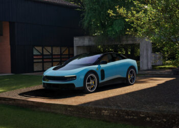 Ferrari desvaloriza após lançamento de primeiro modelo elétrico da marca