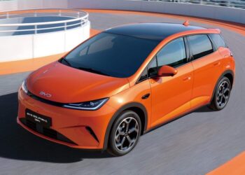 Capaz de rodar 1.000 km com um tanque, novo modelo de montadora chinesa tem data para chegar ao Brasil
