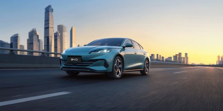 BYD supera Tesla e se consolida como elétrico puro à frente de gigante europeia
