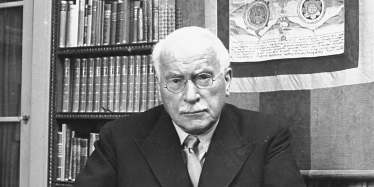 Carl Jung, pai da psicologia analítica, constatou: “A maioria vive no automático e chama isso de vida”