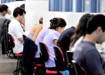 Mais de 250 vagas e salários de R$ 18 mil: confira os concursos públicos abertos no RS