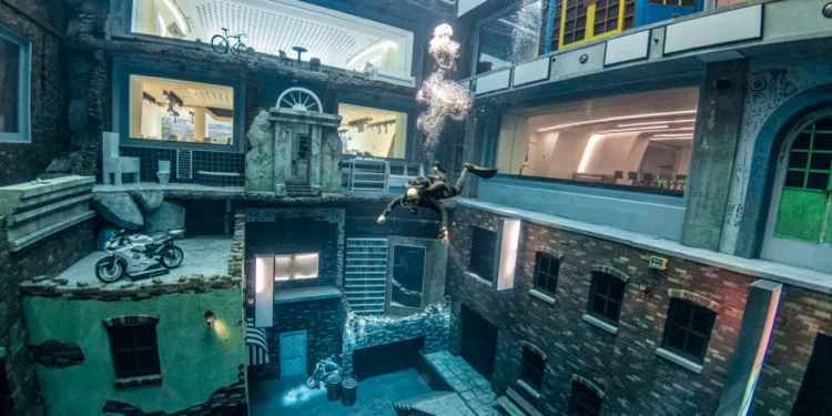 Cidade submersa localizada na piscina mais profunda do mundo impressiona pela experiência de mergulhadores