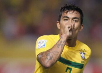 Ex-Seleção Brasileira é condenado na justiça e terá que pagar indenização a presidente brasileira