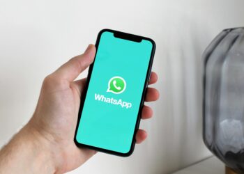 Planos são testados e WhatsApp será cobrado no Brasil