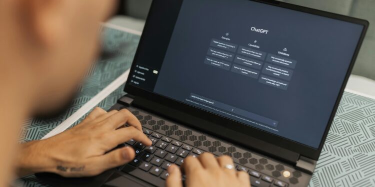 Utilização de IA em trabalhos acadêmicos força instituições de ensino a mudar critério de avaliação