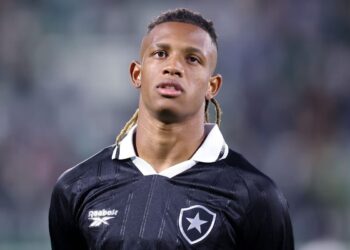 Convocado pela Seleção Brasileira, volante é afastado e não joga mais até a Copa do Mundo