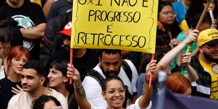 Ano de eleição e tempo de adaptação: empresários ponderam o fim da escala 6×1 no Brasil