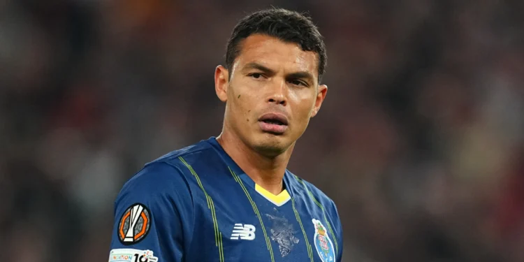 Depois de ficar fora da Copa do Mundo, brasileiro anuncia saída de time europeu