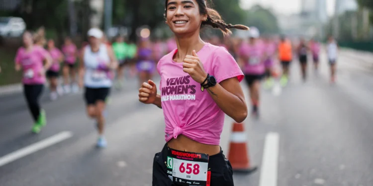 Pesquisa registra aumento e 50% dos praticantes de corrida no Brasil são mulheres