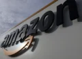 Bolha da IA estoura e multinacionais limitam investimentos na tecnologia