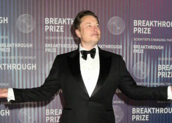 Próximo de se tornar um trilionário, Elon Musk aparece em lista das 10 pessoas mais ricas da história