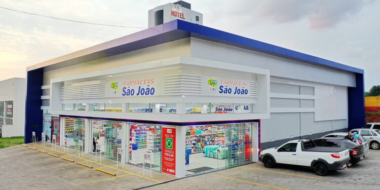 Rede de farmácia se antecipa à decisão e adota escala 5×2 para 25 mil funcionários