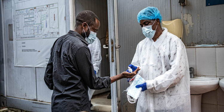 Mortes causadas por epidemia na África ultrapassa marca bicentenária em apenas um país