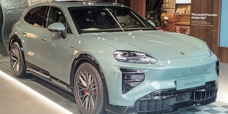 Porsche lança modelo elétrico a preço milionário e com autonomia que ultrapassa os 600 km