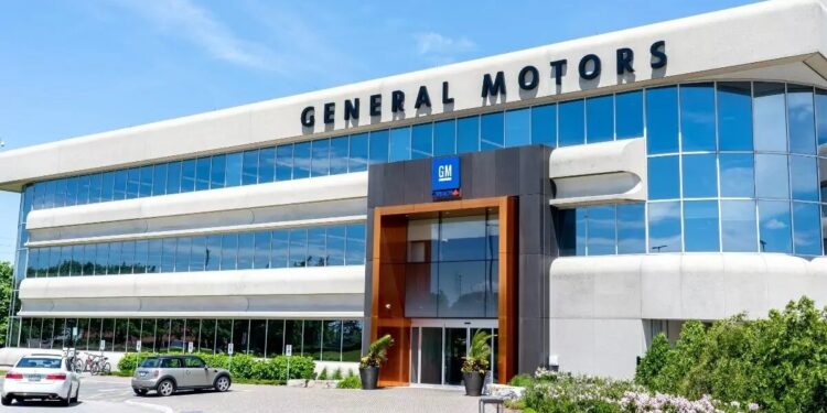 Tradicional montadora acelera produção e vai lançar terceiro modelo elétrico para atender alta demanda do mercado