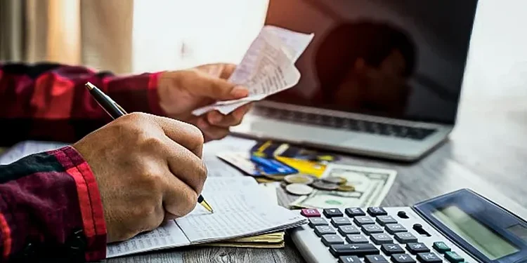 Pesquisa revela que parte dos brasileiros não pagaram todas suas contas no último mês