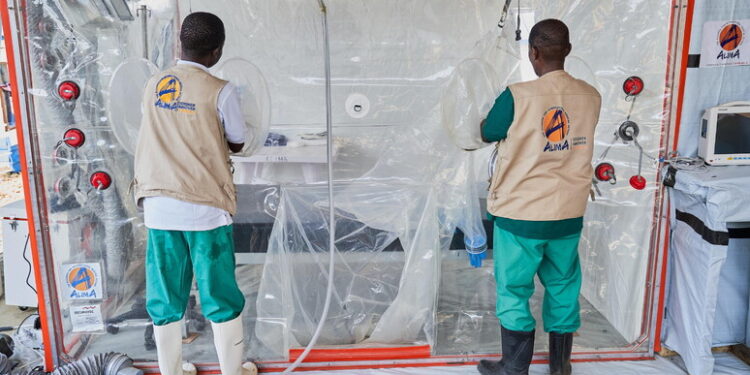 Contaminação de ebola chega à Europa e França confirma primeiro caso da doença