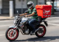 Profissão em risco: motoboys perdem espaço para nova forma de entrega disponibilizada pelo iFood
