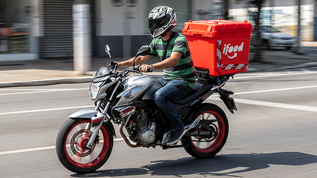 Profissão em risco: motoboys perdem espaço para nova forma de entrega disponibilizada pelo iFood