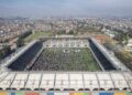 Evento realizado em estádio de futebol reúne quase 10 mil colecionadores do álbum da Copa do Mundo