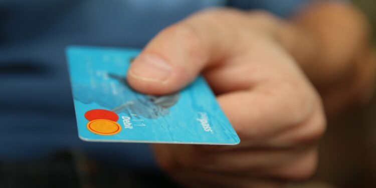 O retorno da taxa das blusinhas: Governo define nova tributação para compras internacionais de baixo valor