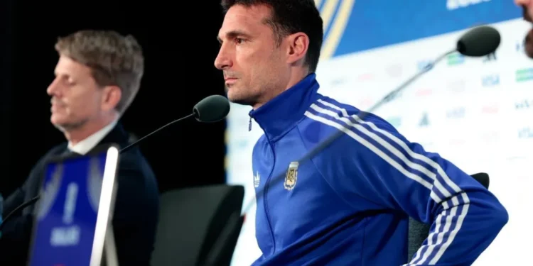 Técnico campeão do mundo fala sobre interferência da parada para hidratação nas partidas da Copa