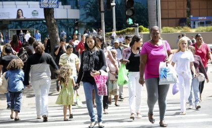 Confiança do consumidor sobe e atinge maior nível desde julho de 2014