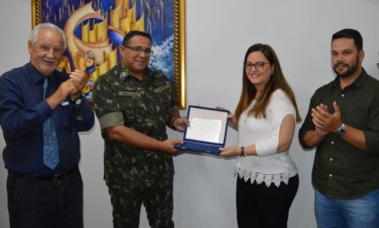 Prefeitura homenageia comandante do 13º GAC que se despede de Cachoeira