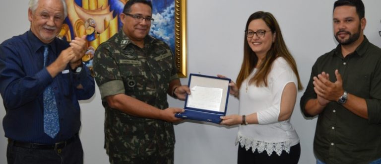 Prefeitura homenageia comandante do 13º GAC que se despede de Cachoeira